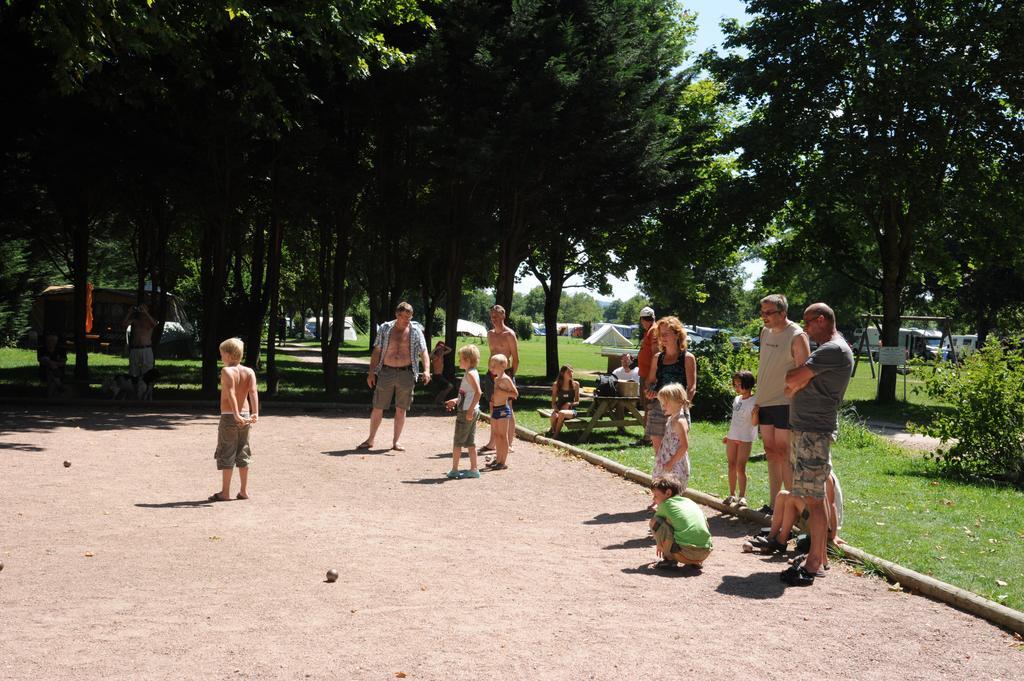 Camping Des 2 Rives- Mobilhomes Etang-sur-Arroux ภายนอก รูปภาพ